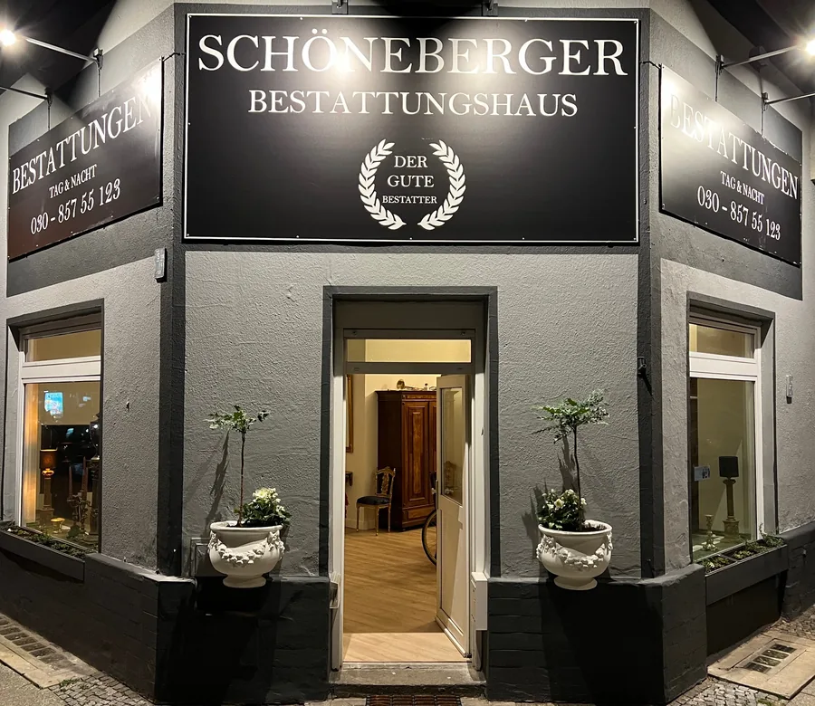 Eingang des Schöneberger Bestattungshauses an der Lindauer Straße